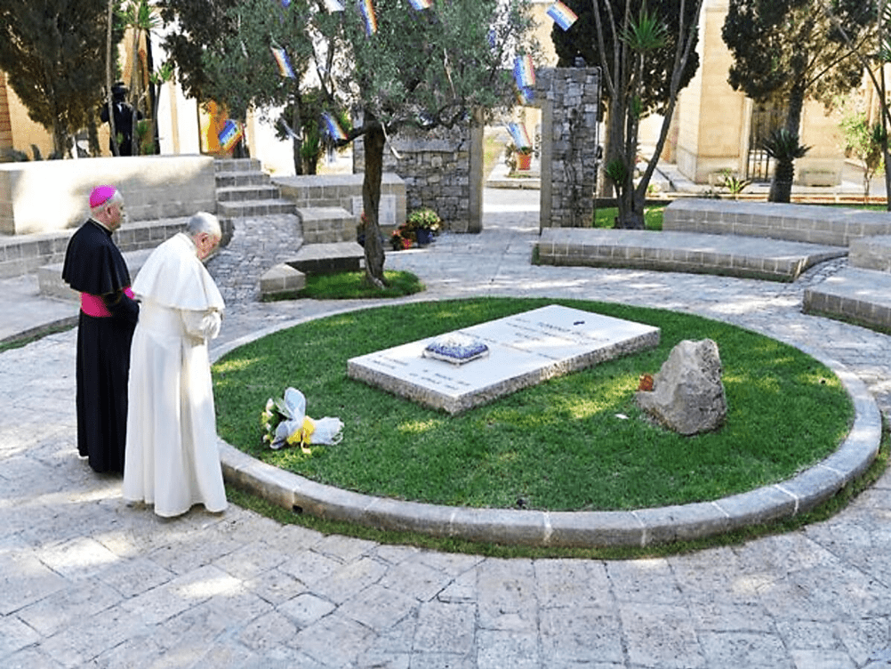 Nell’aprile del 2018 ha avuto l’onore di ospitare Papa Francesco, recatosi in pellegrinaggio presso la tomba di Don Tonino.